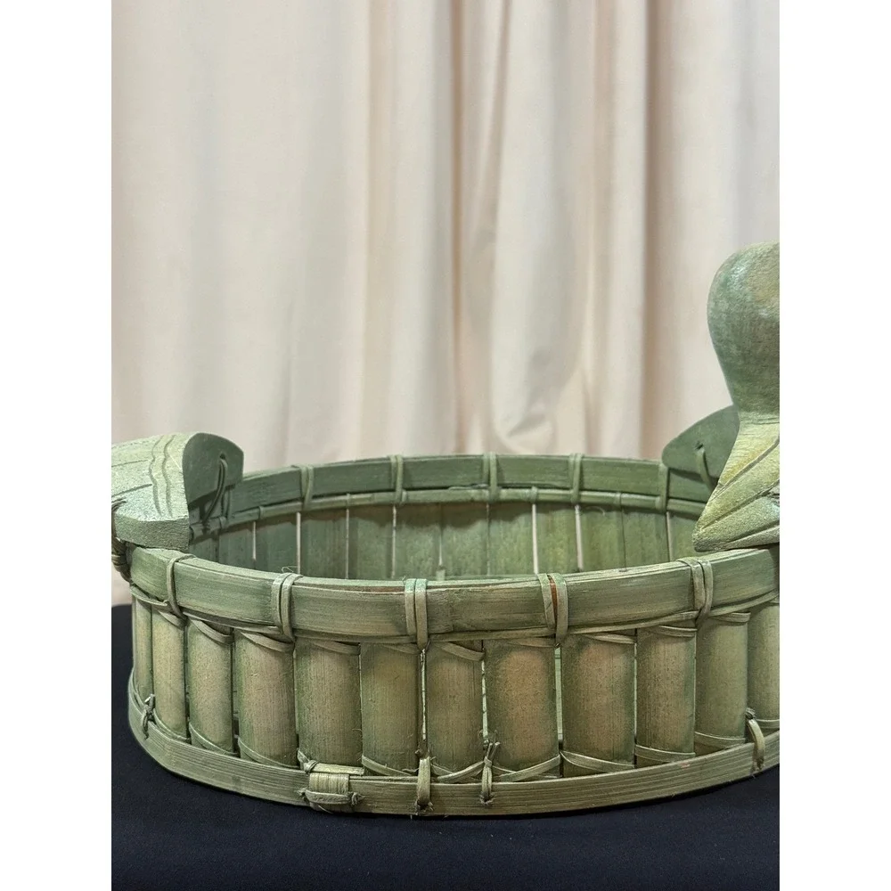 VTG Green Toyongan Duck Tray‎ Bamboo Rattan Basket Hand Carved Duck Finial
